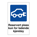 Reservert plass kun for ladende kjøretøy & Reservert plass kun for ladende kjøretøy